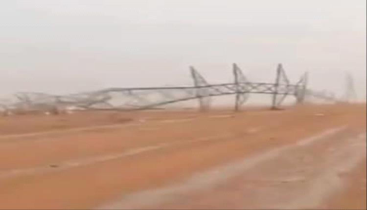 سقوط أبراج الكهرباء بالسعودية جراء العواصف
