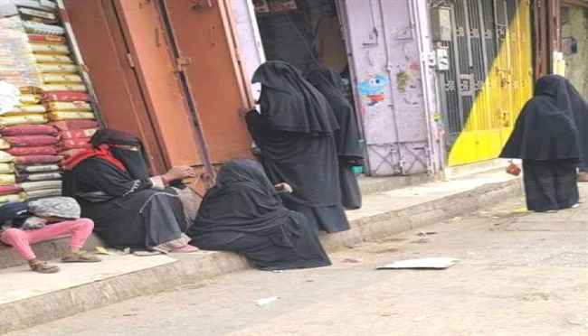 اتساع رقعة الفقر.. يمنيات يكابدن آلام فقد ذويهن وقسوة العيش

