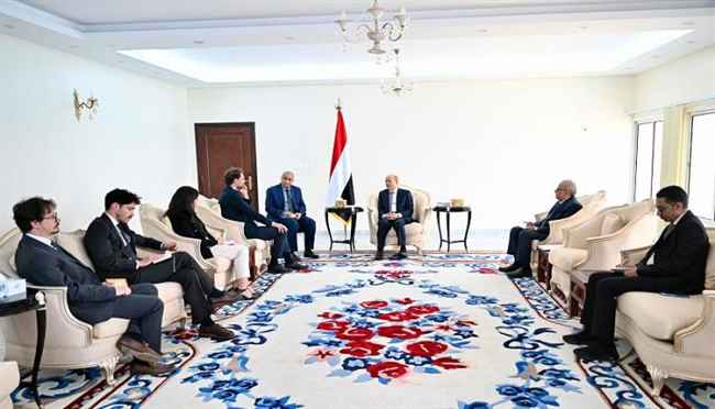 خلال استقباله مسؤول دولي.. العليمي: استعادة مؤسسات الدولة هو منتهى الهدف من اي جهود للسلام
