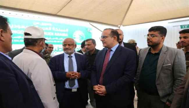 وزير الصحة ومحافظ الحديدة يتفقد مشروع العيادات التعذوية بالخوخة
