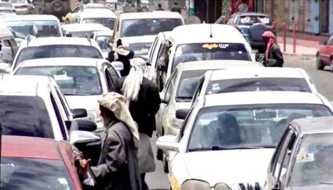 تأمين الطعام ومتطلبات العيد يدفع حشودا يمنية للتسول