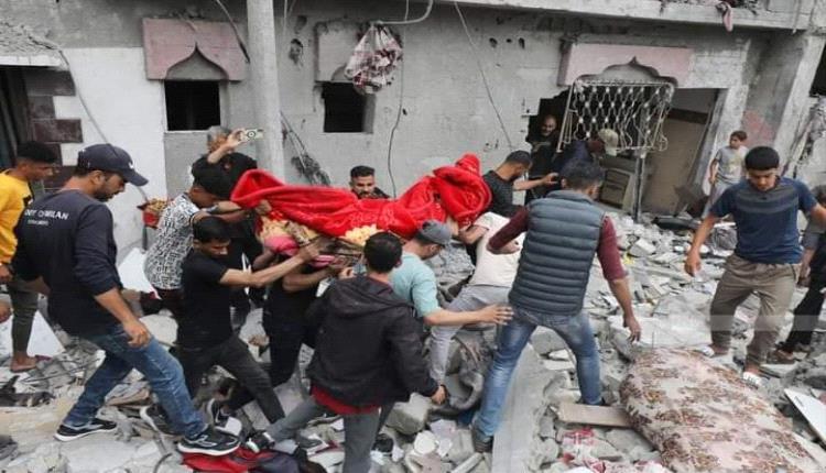 قصف إسرائيلي عنيف على مخيم النصيرات وسقوط ضحايا بالعشرات
