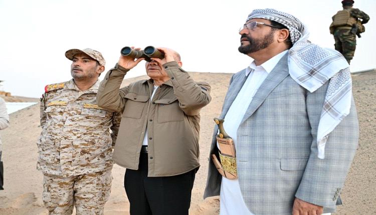 العليمي يؤكد من مأرب جاهزية الجيش 
