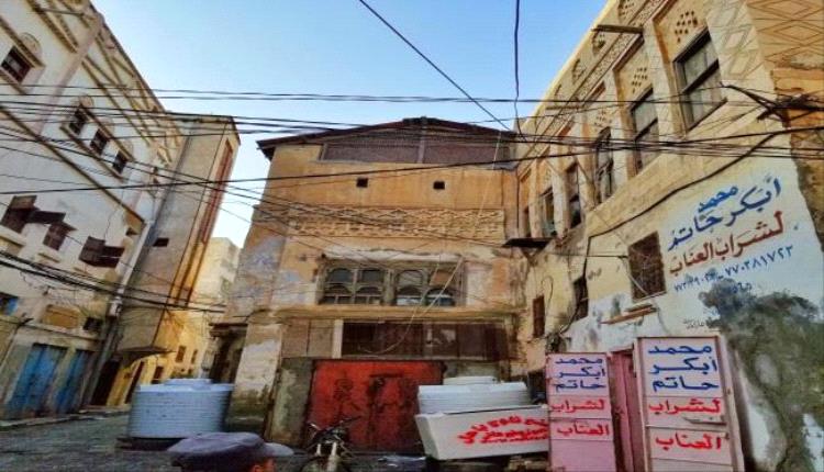 متسولة مليونيرة.. العثور على جثتها مع أموال ومجوهرات ضخمة بعد 6 ايام من وفاتها بالحديدة