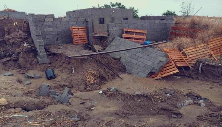 أمطار غير مسبوقة تغرق الحديدة والحكومة تدعو الدوليين إلى سرعة إنقاذ ما تبقى من الفيضانات