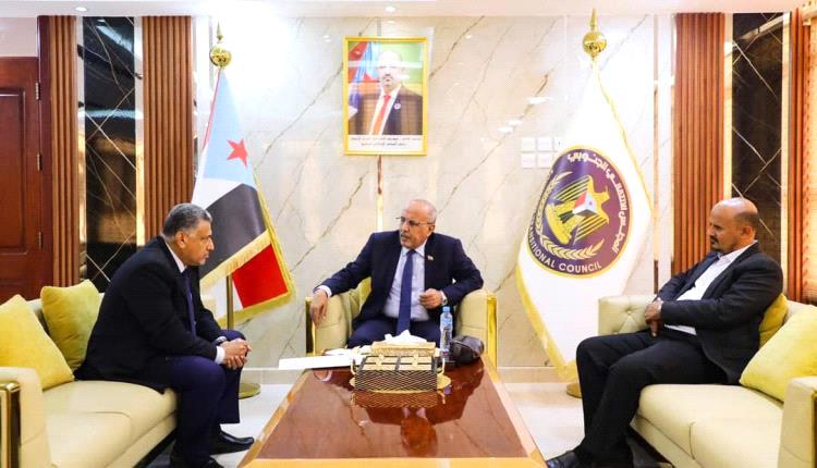 الانتقالي يشدد على تظافر جهود عدن وأبين لمنع احتجاز قواطر وقود الكهرباء

