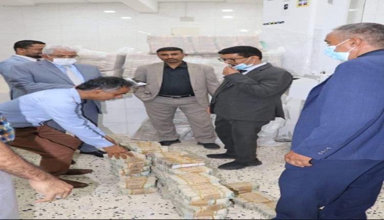 البنك المركزي يحرف الأنظار عن كارثة اقتصادية يعتزم الرئاسي والحكومة إيقاع اليمنيين بها