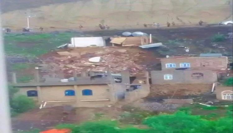 إنهيار منازل في صنعاء بشكل كامل والحوثي يمنع السكان من ترميم مساكنهم