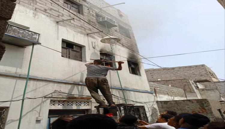 حريق جديد في عدن يلتهم 3 طوابق سكنية بعد فاجعة محطة الغاز ومتجر المطبوعات