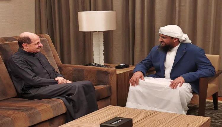 المحرمي يناقش وزير الخارجية آخر المستجدات