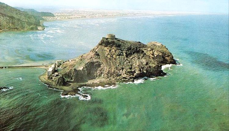 طقس معتدل بالمناطق الساحلية وجاف وشديد البرودة بالمرتفعات الجبلية