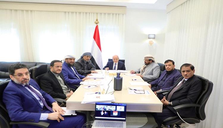 الرئاسي يوجه بإصلاحات شاملة لتحسين كفاءة مؤسسات الدولة وعودتها جميعاً إلى عدن