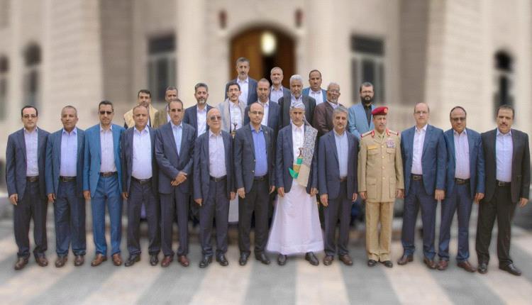 ناشط يسخر من حكومة صنعاء: وزراء بلا قرار