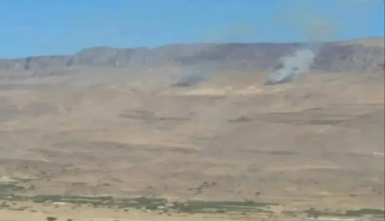 بعد رفض تحويله موقع عسكري.. الحوثي يحرق الغطاء النباتي لأهم جبال صنعاء