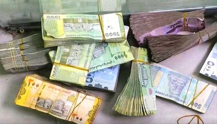 الريال اليمني يتكبد خسائر كبيرة أمام الدولار