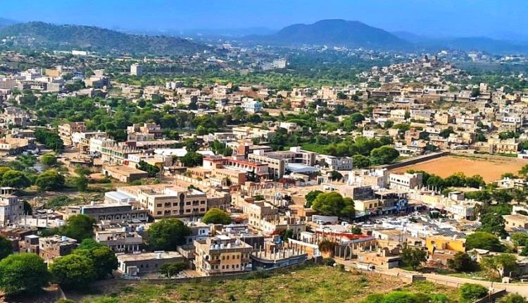 قناصة الحوثيين تستهدف همدان في مريس