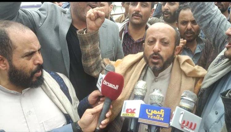 مهددة بالإفلاس بسبب قيادي حوثي كبير
