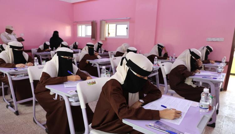 نحو 90 ألف طالب وطالبة يدشنون اختبارات الثانوية العامة بالمناطق المحررة

