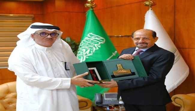 من هو وزير الخارجية الجديد؟ .. سفير اليمن لدى السعودية منذ أواخر 2016