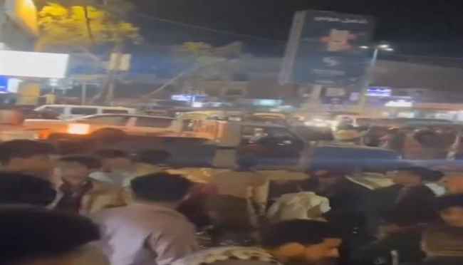 فضيحة.. مسلح يفجر قنبلة داخل مبنى إدارة أمن تعز بعد القاء القبض عليه وإصابة 13 جندي