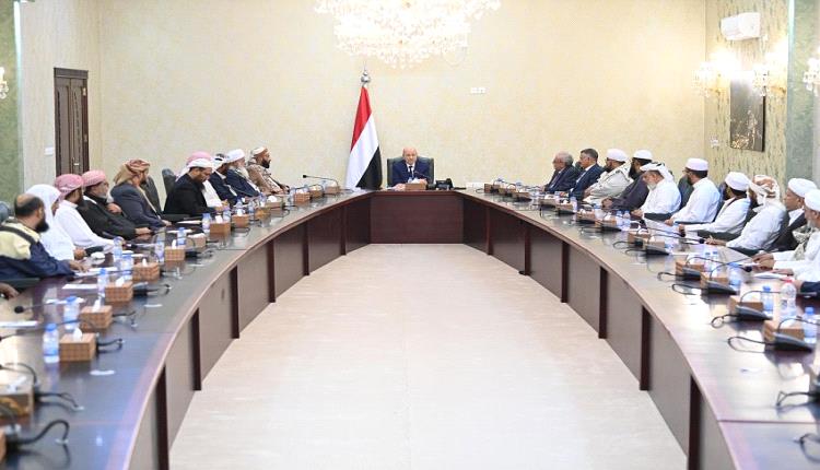 العليمي يلتقي العلماء والمرشدين ويحذر من: خطورة اقحام مواضيع الخلاف السياسي في بيوت الله