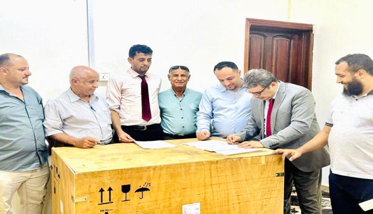 المواصفات اليمنية تتسلم جهاز تحليل جودة المواد الغذائية من منظمة اليونيسيف