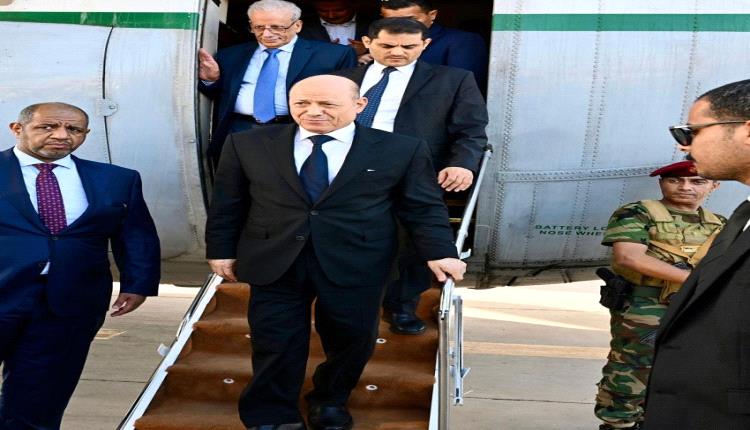 رئيس مجلس القيادة الرئاسي يعود الى العاصمة عدن
