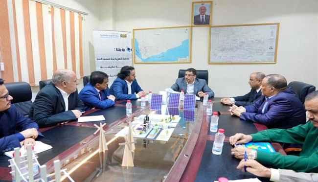 استنفار حكومي "دون نتائج" لمواجهة أزمة الكهرباء وسط تهديدات ملاك الطاقة المشتراة في عدن