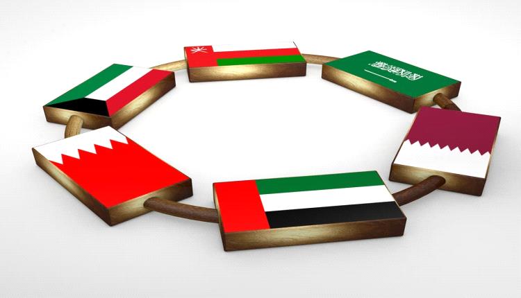 أمير دولة خليجية يحل البرلمان ويعلق العمل بالدستور
