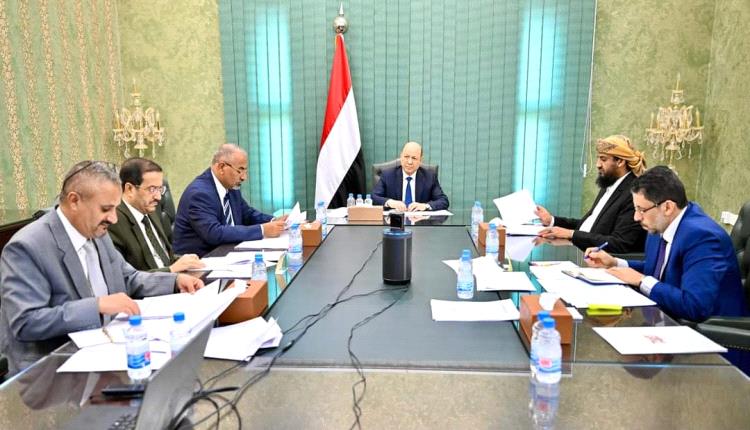 تقرير الأداء التنفيذي والمحددات العامة لبرنامج عمل الحكومة للمرحلة المقبلة على طاولة الرئاسي
