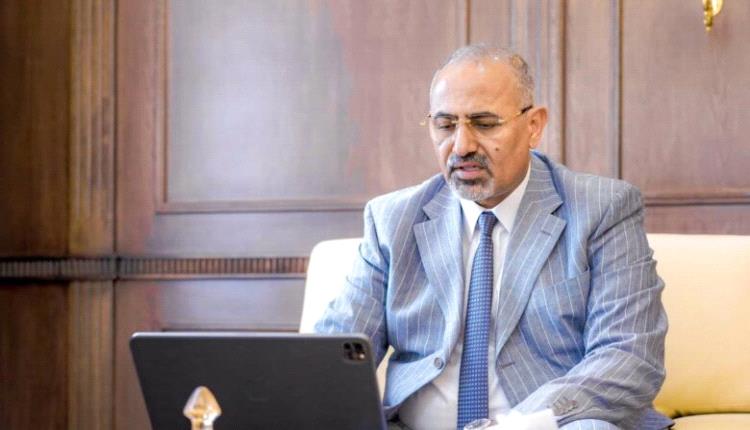 الزُبيدي يناقش مع السفير الأمريكي  دعم القوات الأمنية لمواجهة عبث الحوثي في البحر الأحمر

