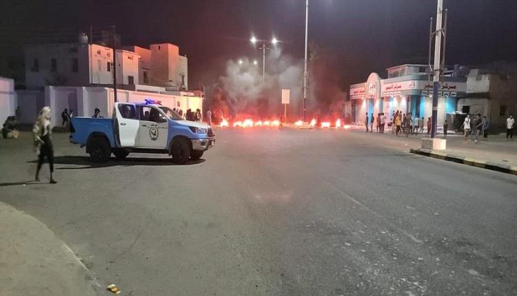 أمن عدن يعلن الوقوف مع مطالب المواطنين ويحذر من الاعتداء على المصالح العامة والخاصة