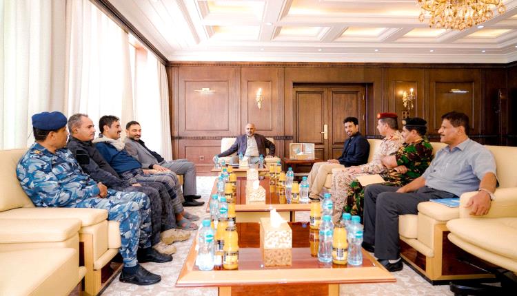الزُبيدي يطّلع على الأوضاع الأمنية والعسكرية بشبوة
