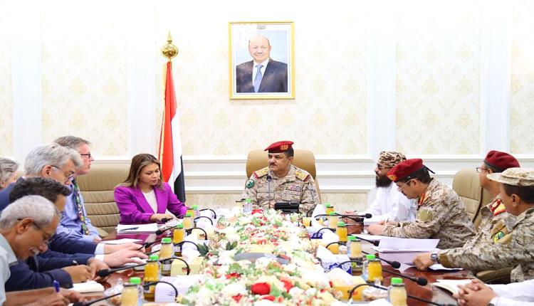 الحكومة تكشف عن وصول سفن مباشرةً من ايران إلى الحديدة تحمل خبراء وأسلحة
