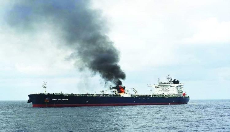 نجاة سفينتين من هجومين حوثيين بالبحر الأحمر