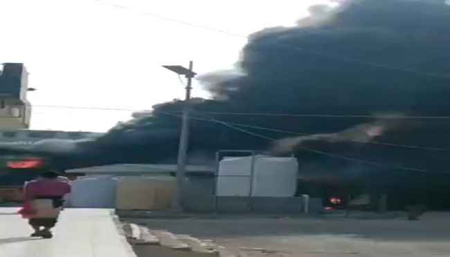 حريق كبير يلتهم قسم كامل في مستشفى حكومي بعدن