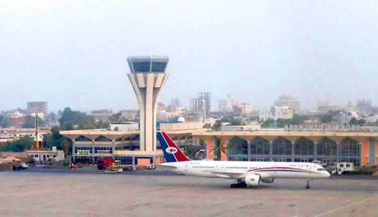 لكمة تعرقل إقلاع طائرة من مطار عدن.. تفاصيل عراك مسافر مع المضيف