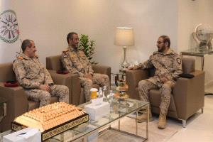 رئيس الأركان مع قائد التحالف العربي بالرياض لتعزيز الأمن البحري