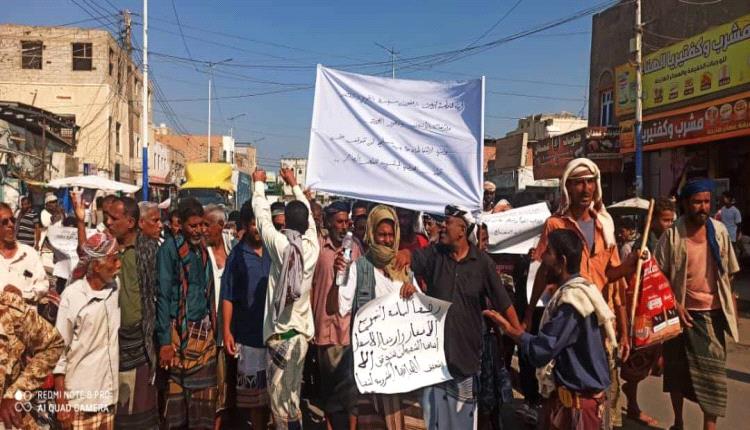 ثورة الجياع تدفع بمظاهرات حاشدة تنديدا بانهيار الريال وتتوعد بالتصعيد