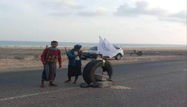 قبائل حضرموت تغلق البوابة الغربية للمكلا وتصعد تحركاتها