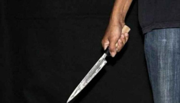 جريمة بشعة.. شاب في عدن يطعن أمه بسكين في صدرها حتى الموت