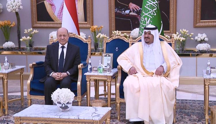 استقبله نائب أمير الرياض.. العليمي يصل السعودية ويدلي بأول تصريح