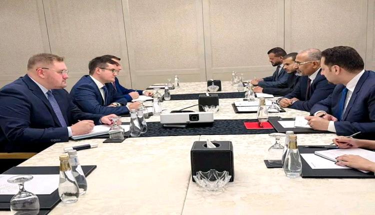 الزُبيدي لـ"سفير بوتين":  لا سلام في المنطقة في ظل استمرار الإرهاب الحوثي برًّا وبحرًا