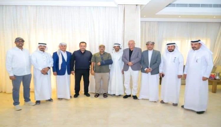 رئيس الحكومة السابق يظهر بجانب صالح في هذه الدولة