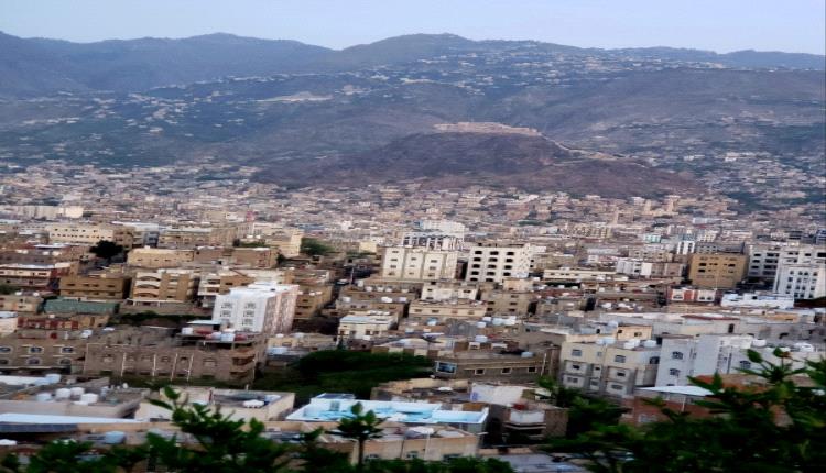 قناص حوثي يستهدف امرأة في تعز