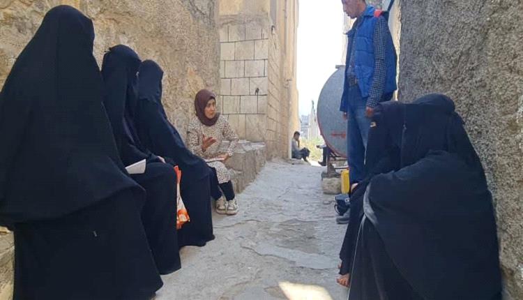 الوطنية للتحقيق تستمع للنساء الضحايا في مناطق التماس بتعز