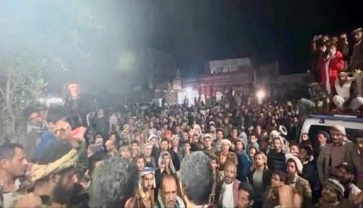القبائل بصنعاء تمهل الجماعة 48 ساعة وتحذر من عواقبها.. تمييز حوثي مناطقي بالتعاطي مع أبناء اب
