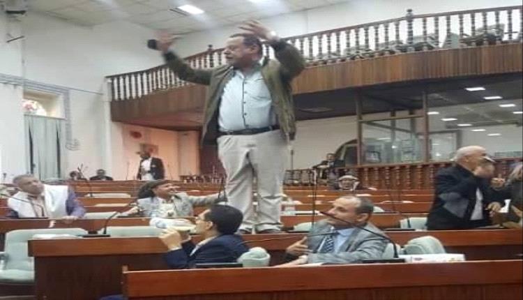 برلماني بارز ينشر صورة لاستمارة العبودية الحوثية ضد المحتفلين بثورة سبتمبر
