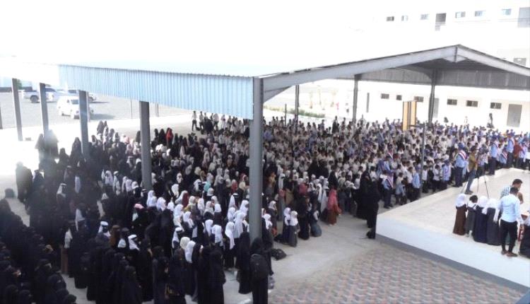 برعاية صالح.. توزيع الزي المدرسي في مجمع الإمارات التربوي في حيس
