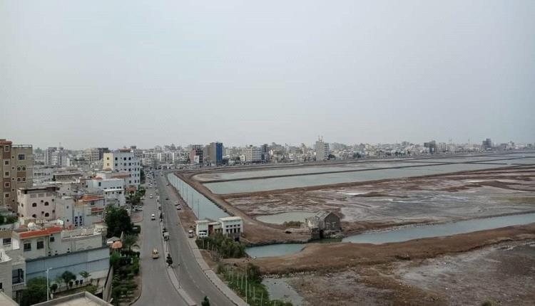 أمن عدن يطيح بالـ"فوكسي" أثناء محاولة سائقه إغتيال خطاب